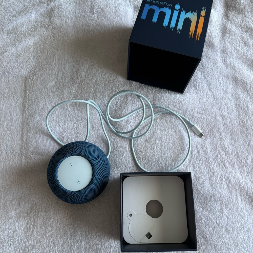 Apple HomePod Mini in Stylish Blue